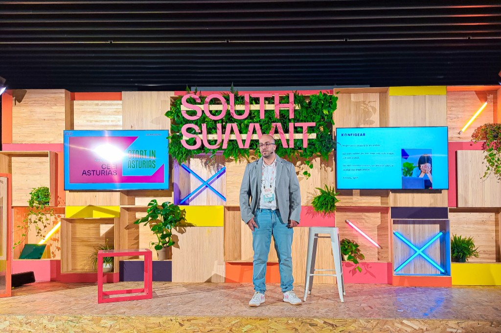 Ait Oufkir Yassine pitching Konfigear at South Summit 2024 in Madrid